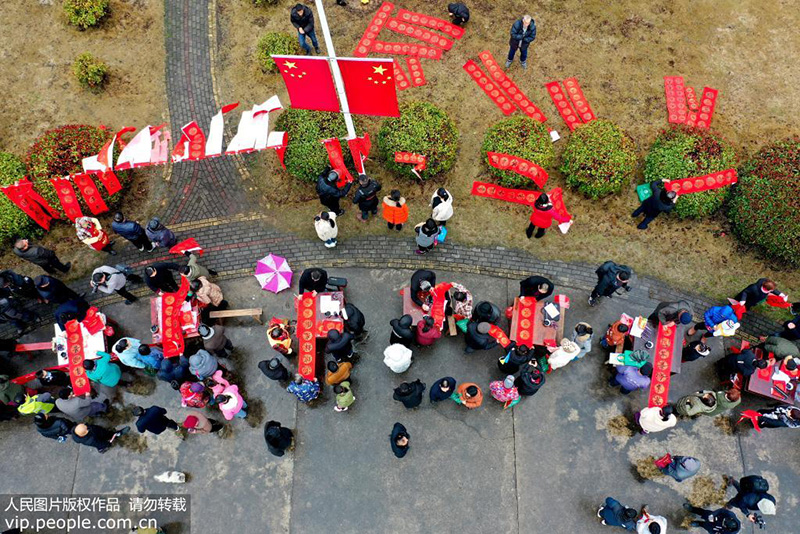 春节将至，安徽宁国港口镇空气中满溢着喜庆和年味儿。